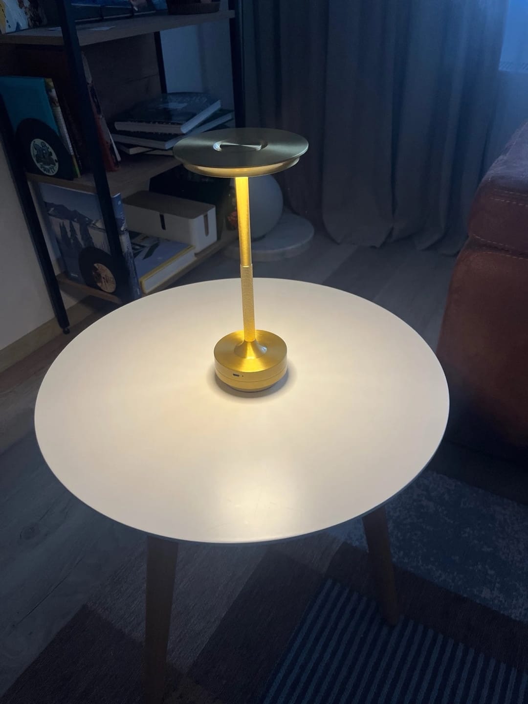 Customer photo review of Lampe à Poser Sans Fil LED Rechargeable, Lampe de Table Tactile Minimaliste à Intensité Variable pour Chevet, Salon et Salle à Manger - Ysaline