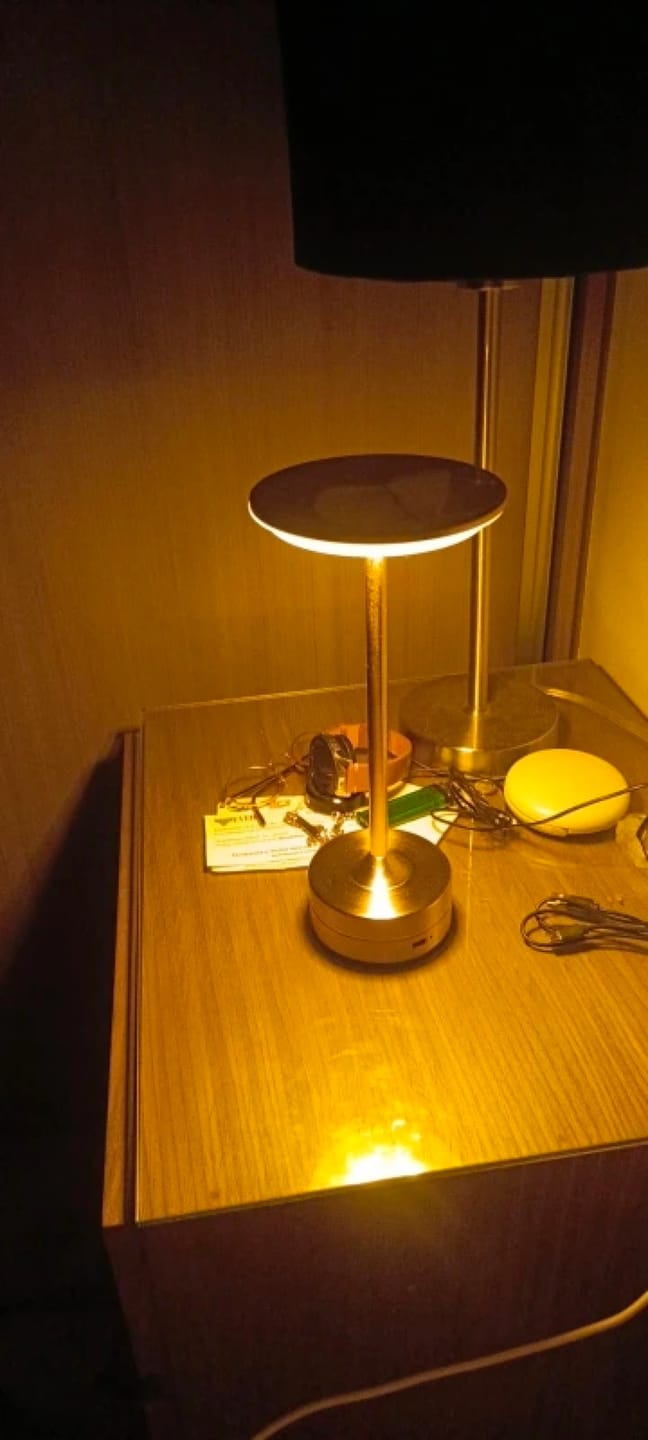 Customer photo review of Lampe de Table Sans Fil Rechargeable en Métal, Lampe de Chevet Tactile LED Design avec Variateur pour Maison et Restaurant - Domitille