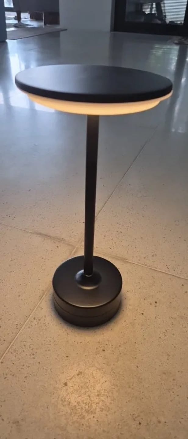 Customer photo review of Lampe de Table Sans Fil Rechargeable en Métal, Lampe de Chevet Tactile LED Design avec Variateur pour Maison et Restaurant - Domitille