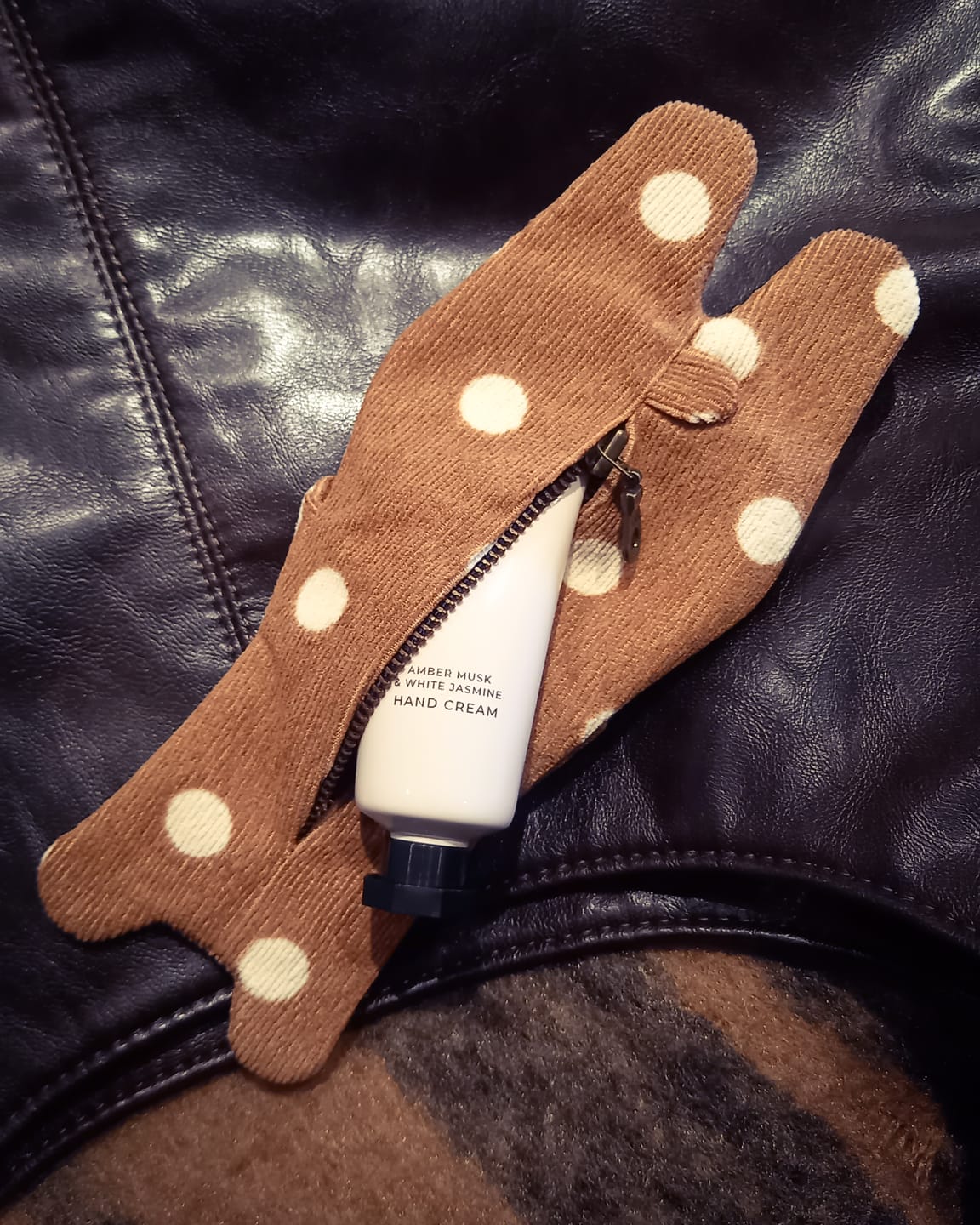 Customer photo review of Hug Cat/Bear Zipper Pouch Bag Charm