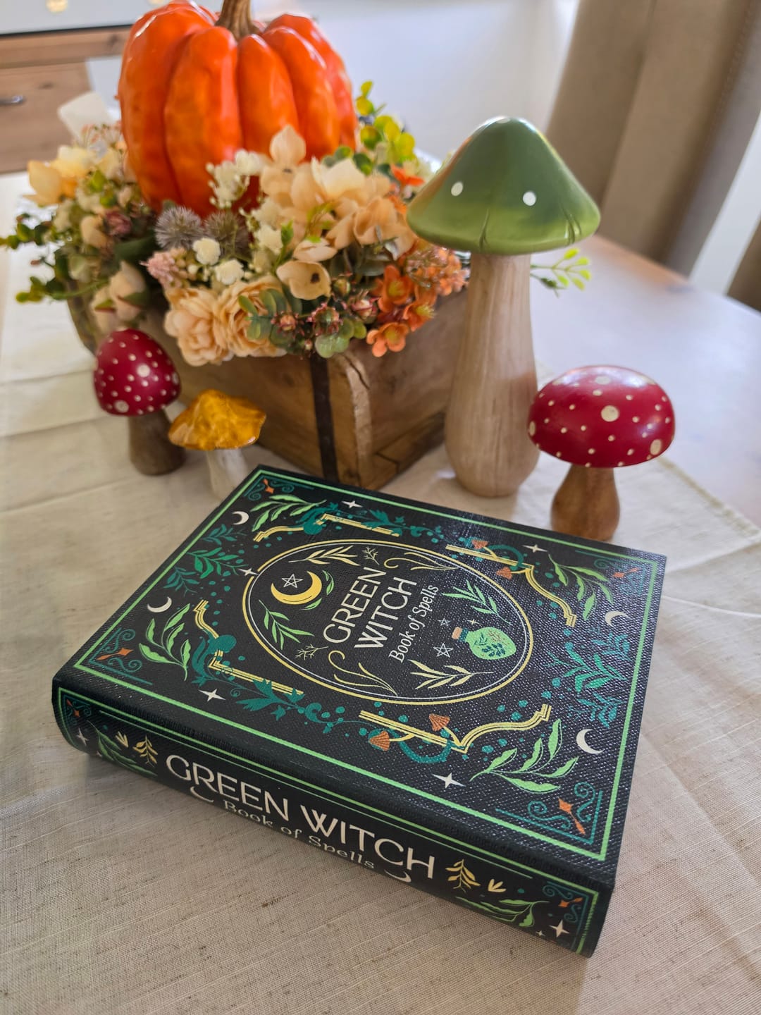 Customer photo review of Green Witch Buchbox – buchförmige Aufbewahrungsbox im Grimoire-Look