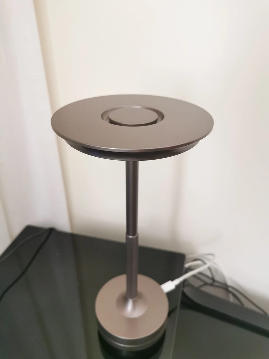 Customer photo review of Lampe de Table Sans Fil Rechargeable en Métal, Lampe de Chevet Tactile LED Design avec Variateur pour Maison et Restaurant - Domitille