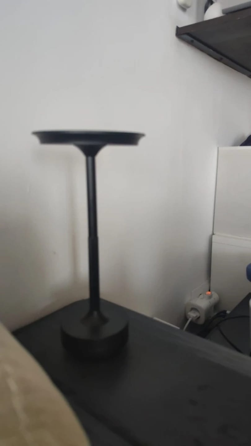 Customer photo review of Lampe de Table Sans Fil Rechargeable en Métal, Lampe de Chevet Tactile LED Design avec Variateur pour Maison et Restaurant - Domitille