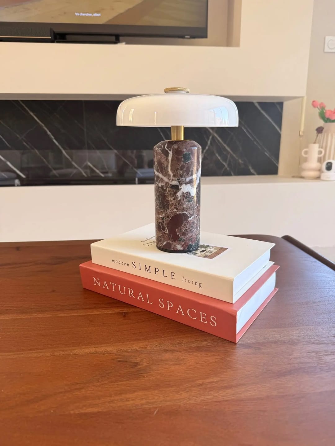 Customer photo review of Lampe de Chevet Sans Fil Champignon en Marbre et Verre Opalin, Tactile et Rechargeable avec Variateur et Finitions Laiton - Églantine