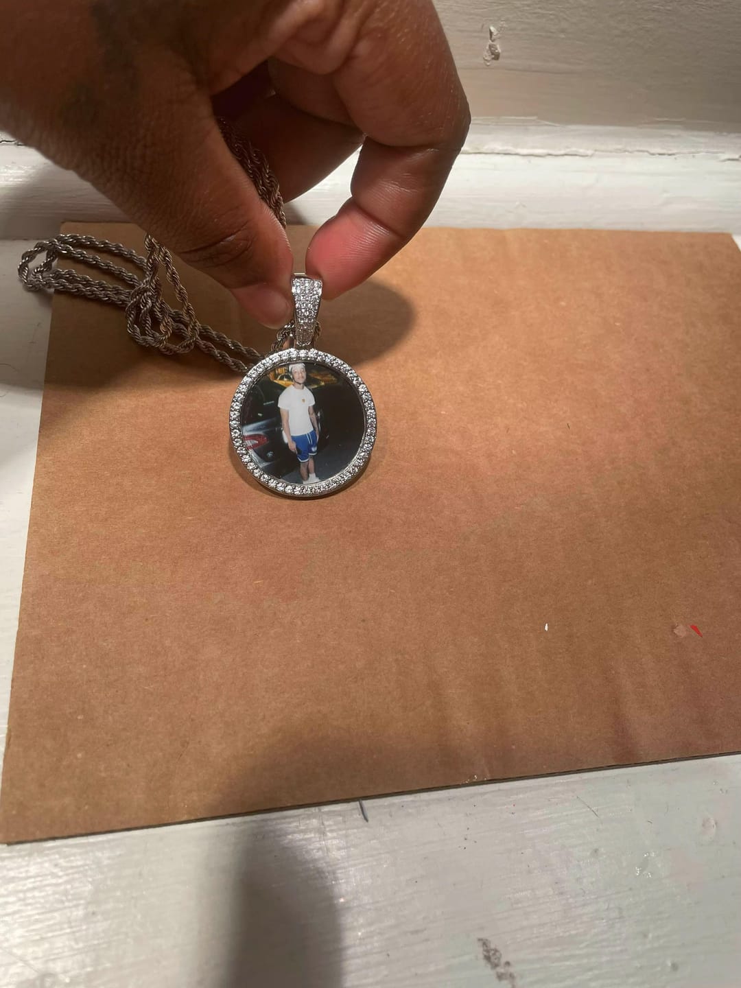 Customer photo review of PENDENTIF PHOTO ROTATIF GLACÉ ARGENT
