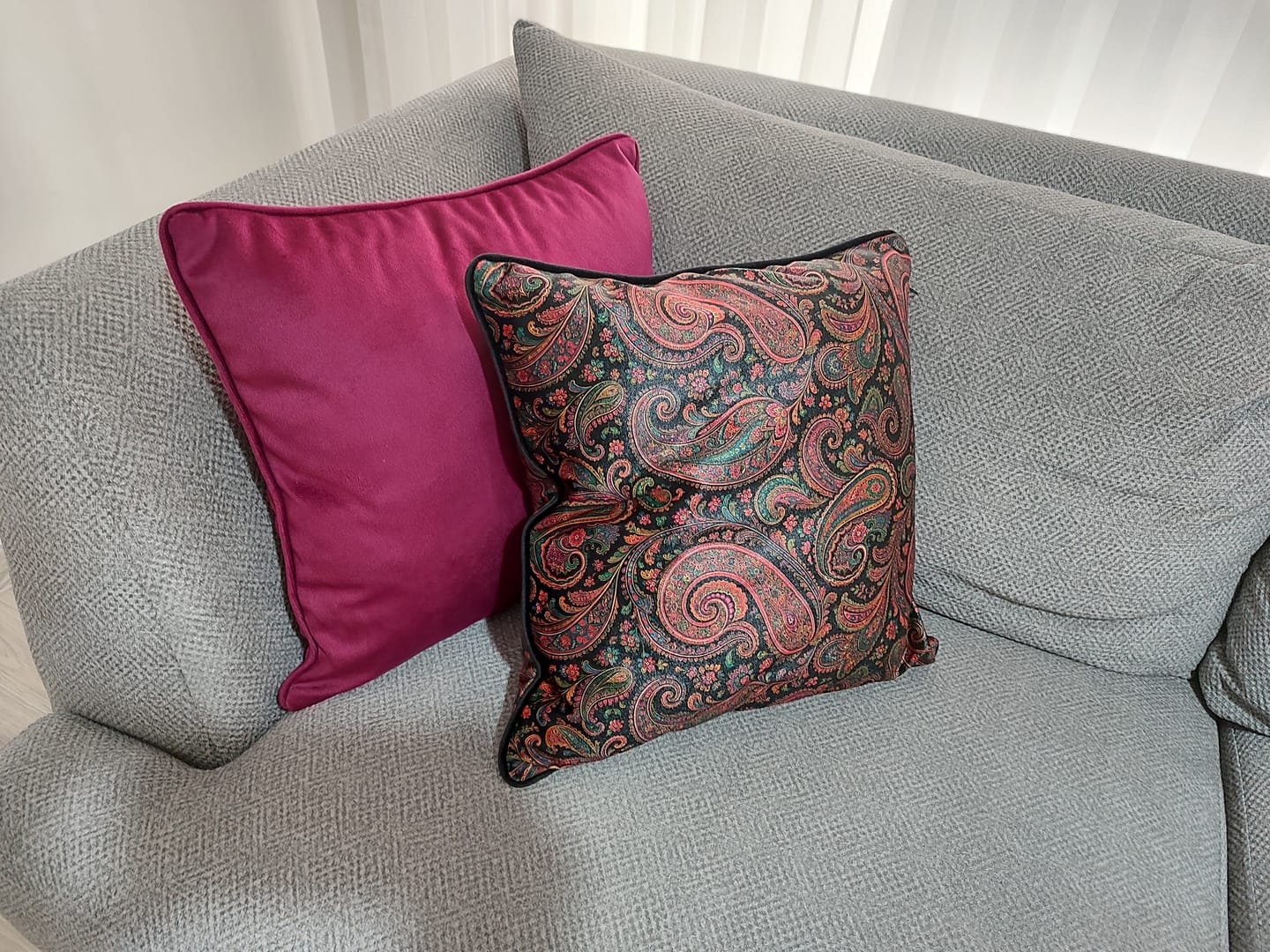 Customer photo review of Şal Desenli Kadife Kırlent | Dekoratif Kırlent ve Kırlent Kılıfı – Koltuk ve Yatak Odası Ev Dekorasyonu