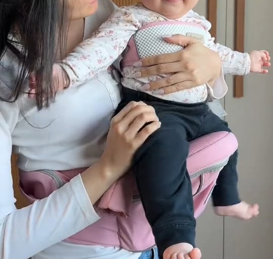 Customer photo review of Elyova™ LittleHaven Baby carrier