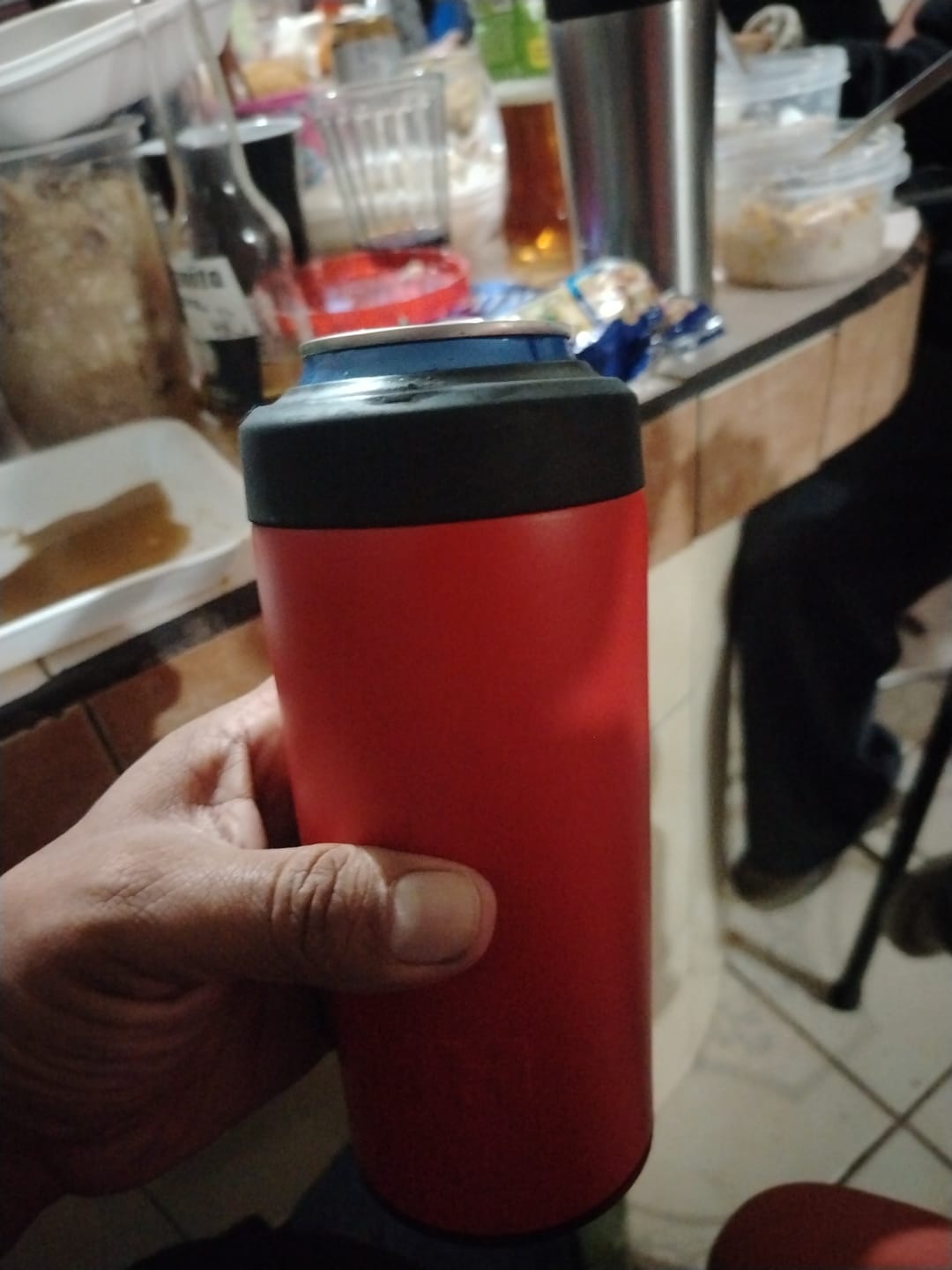 Customer photo review of 8 en 1 Anti-Caída Termo Cervecero Porta Lata | 473 ml