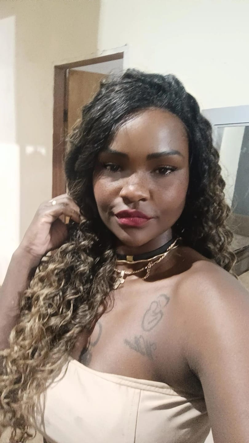 Customer photo review of Lace Front HD Italia 8/30 Cacheada Castanha Loira - Repartição Livre 13x4