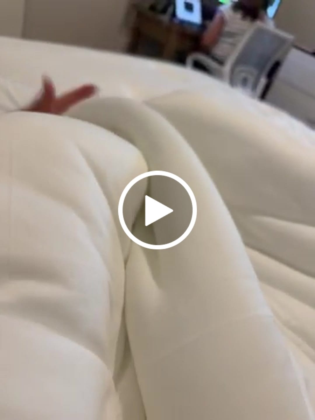 Customer video review of MarshMellow Comforter