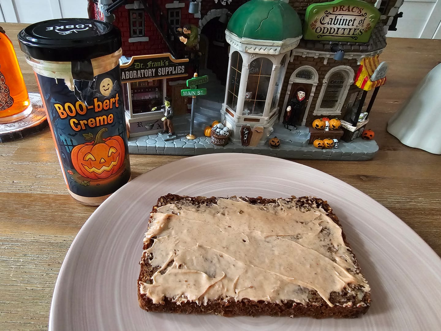 Customer photo review of BOO-bert Halloween-Creme – Weiße Schokoladencreme mit Gewürzen
