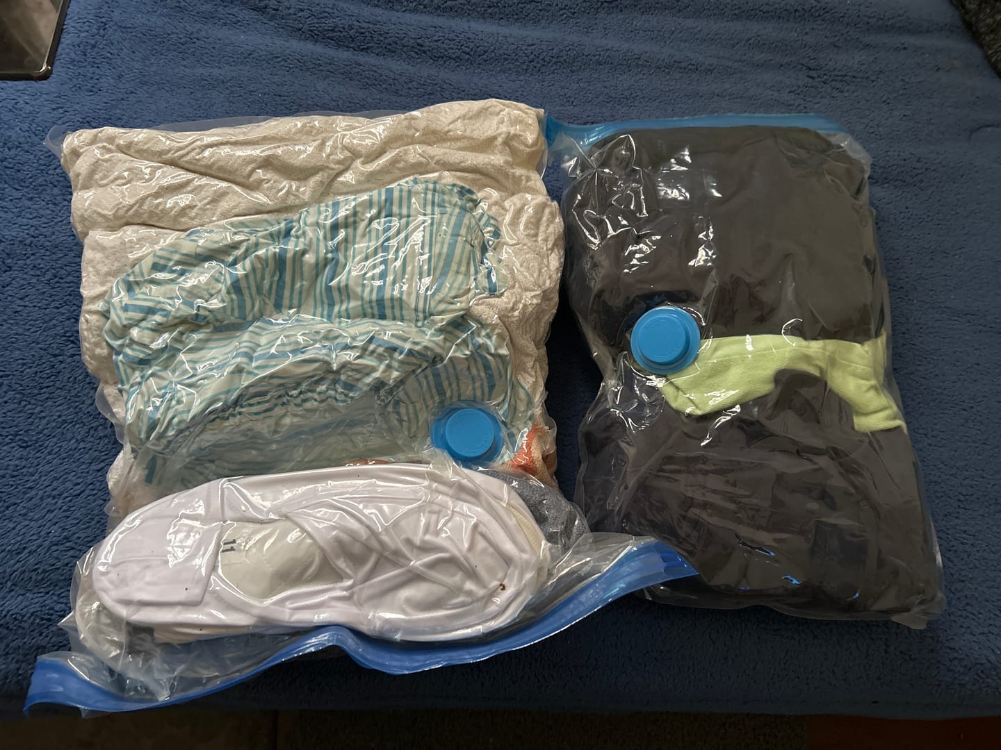 Customer photo review of Set de 9 Bolsas al Vacio para Ropa con Inflador