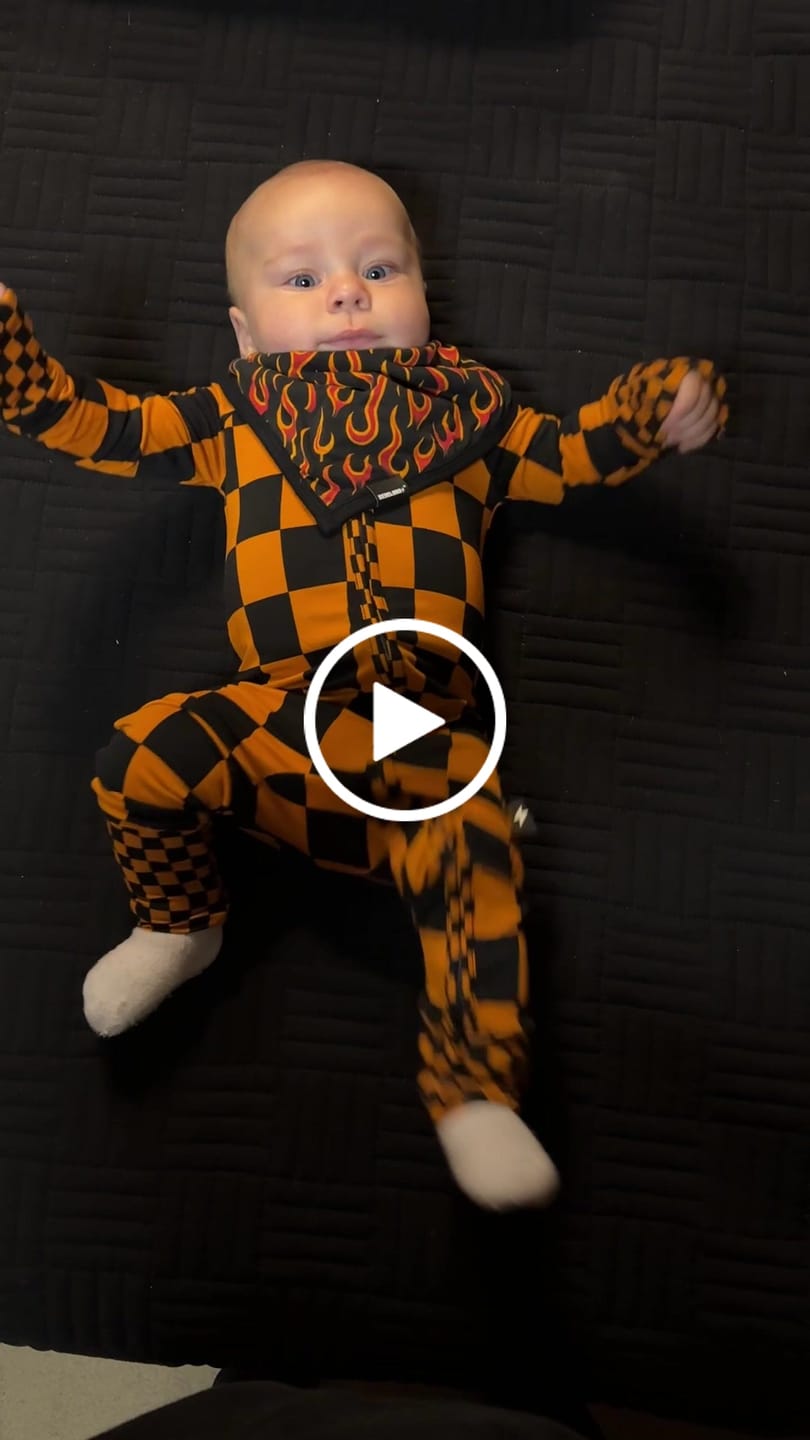 Customer video review of Bamboo Zippy Sleeper in Jack-O Lantern Checkered