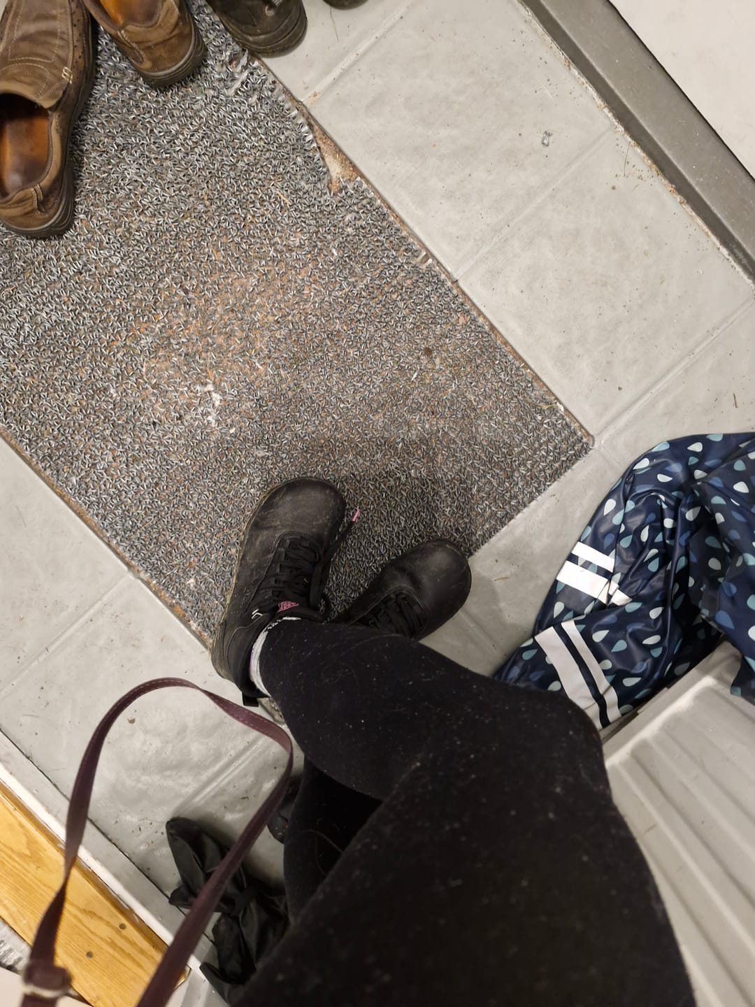 Customer photo review of Vaistoa Uoma 2 -paljasjalkavaelluskengät