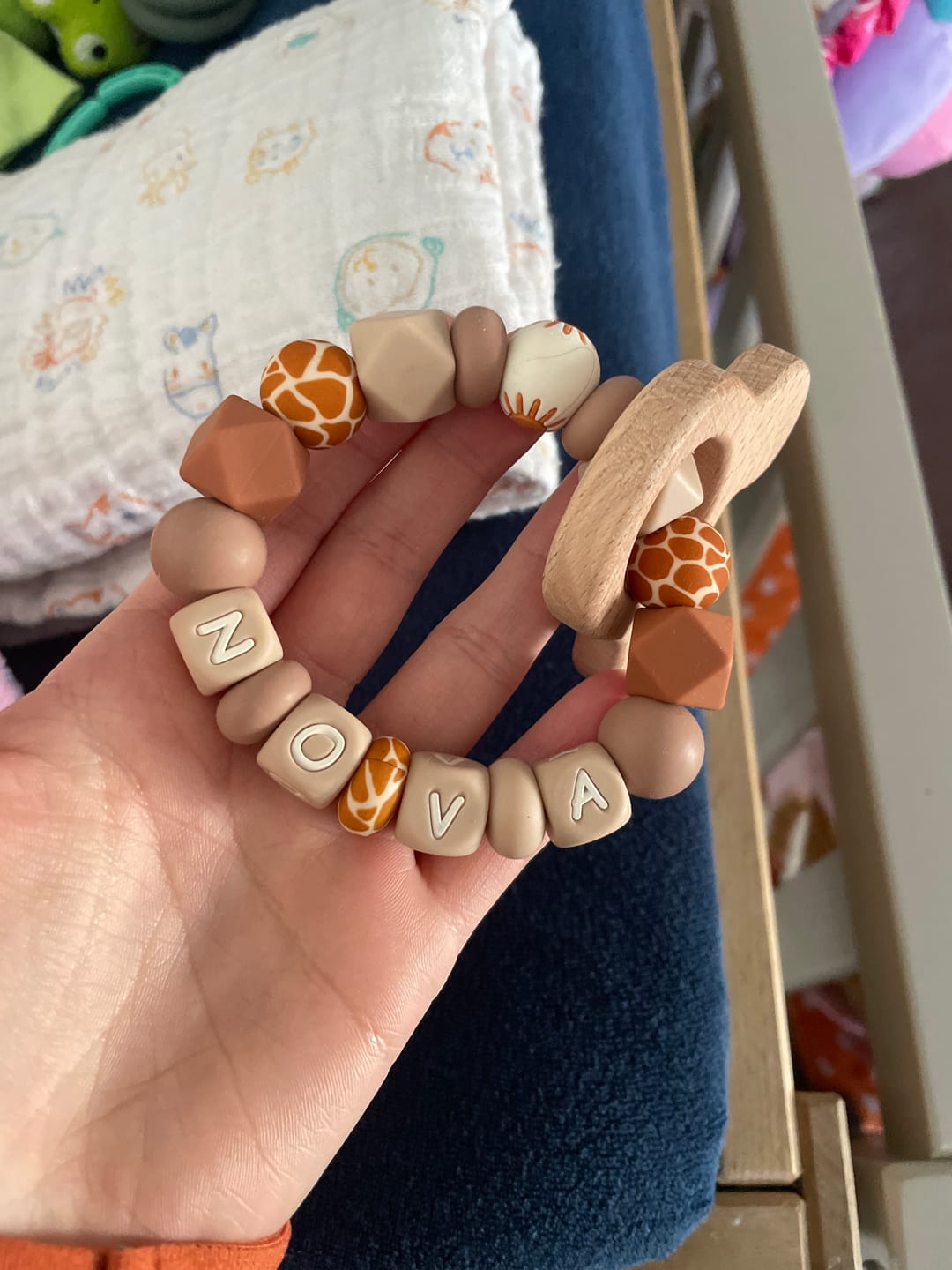 Customer photo review of Bijtring met naam zonnetje / giraffe print