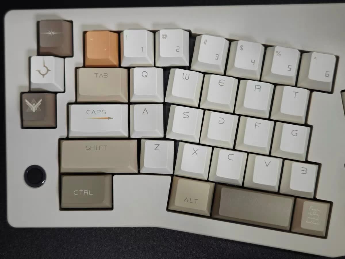 Customer photo review of Dune Keycaps | 142-Key Thick PBT Keycap Set