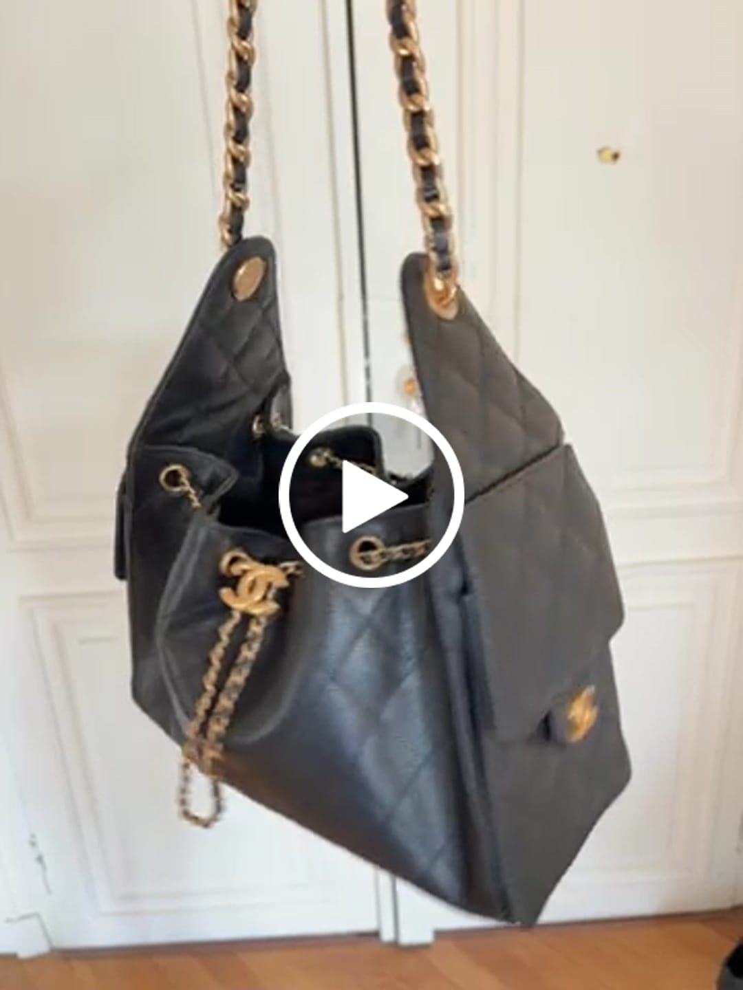 Customer video review of CC 25C Hobo Bag 30cm Grained Calfskin