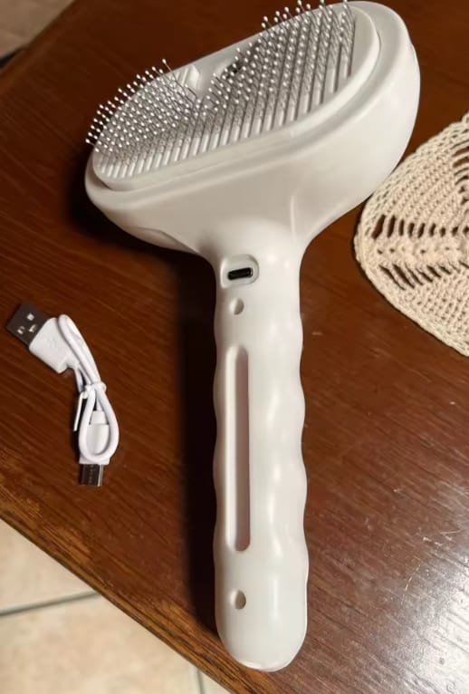 Customer photo review of TheGroomy™ Remover Brush + Cleasing Mist Set