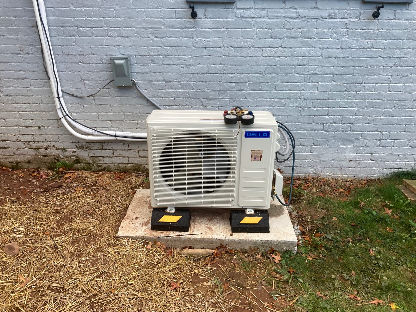 Customer photo review of DELLA Econo Series 23000 BTU 17 SEER2 Mini Split Heat Pump AC - Up to 1500 Sq.Ft.