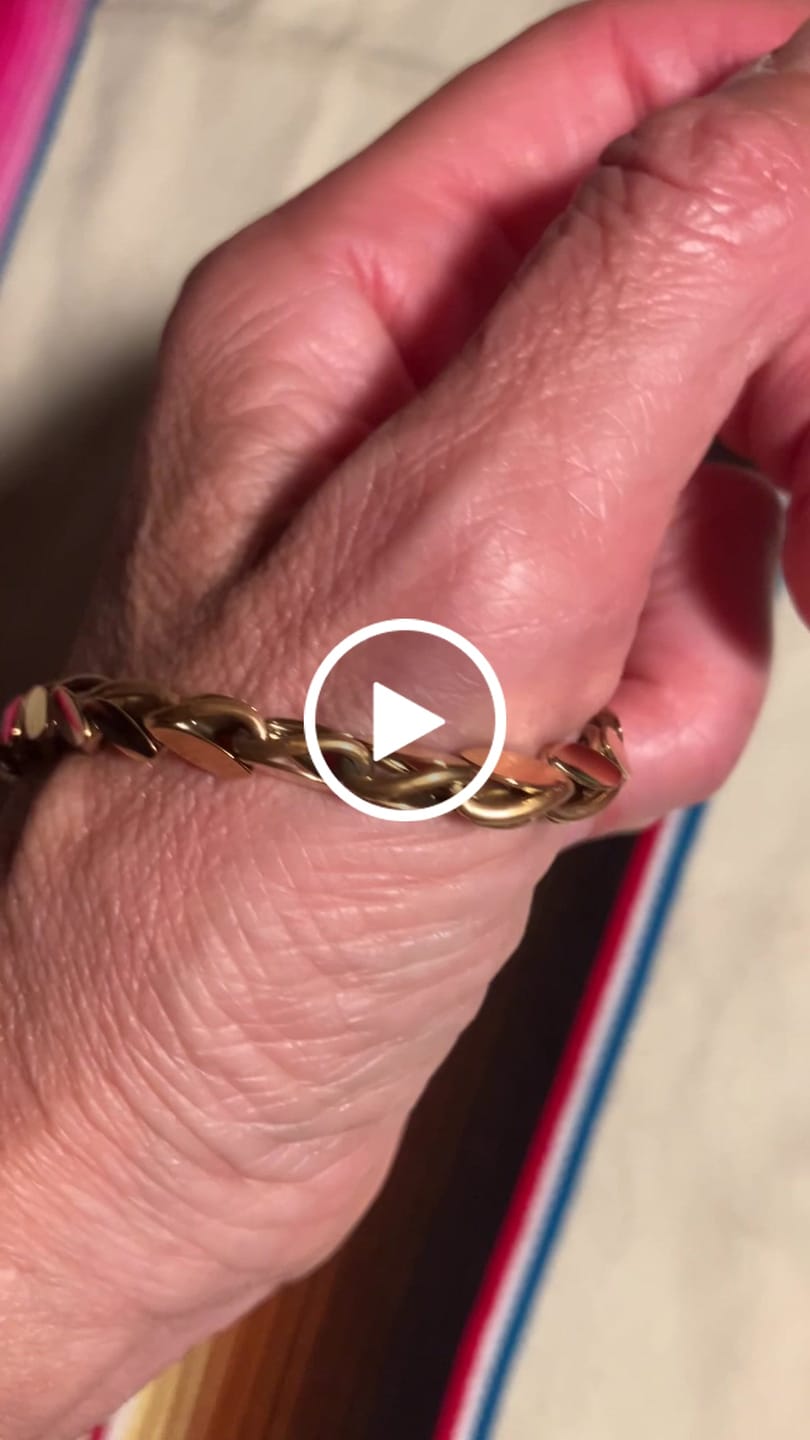 Customer video review of Catenina "Danzando con te"