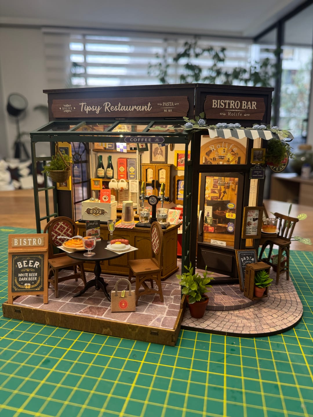 Customer photo review of Rolife DIY Mini House - Casas Miniatura Tipsy Restaurant