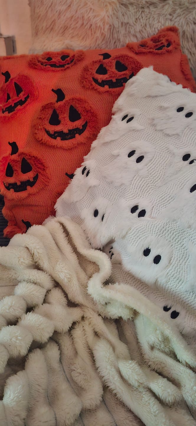 Customer photo review of Halloween Kürbis Kissen - kuschlig orange Herbst Deko