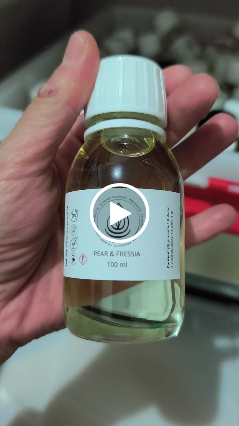 Customer video review of Fragancia PEAR & FREESIA