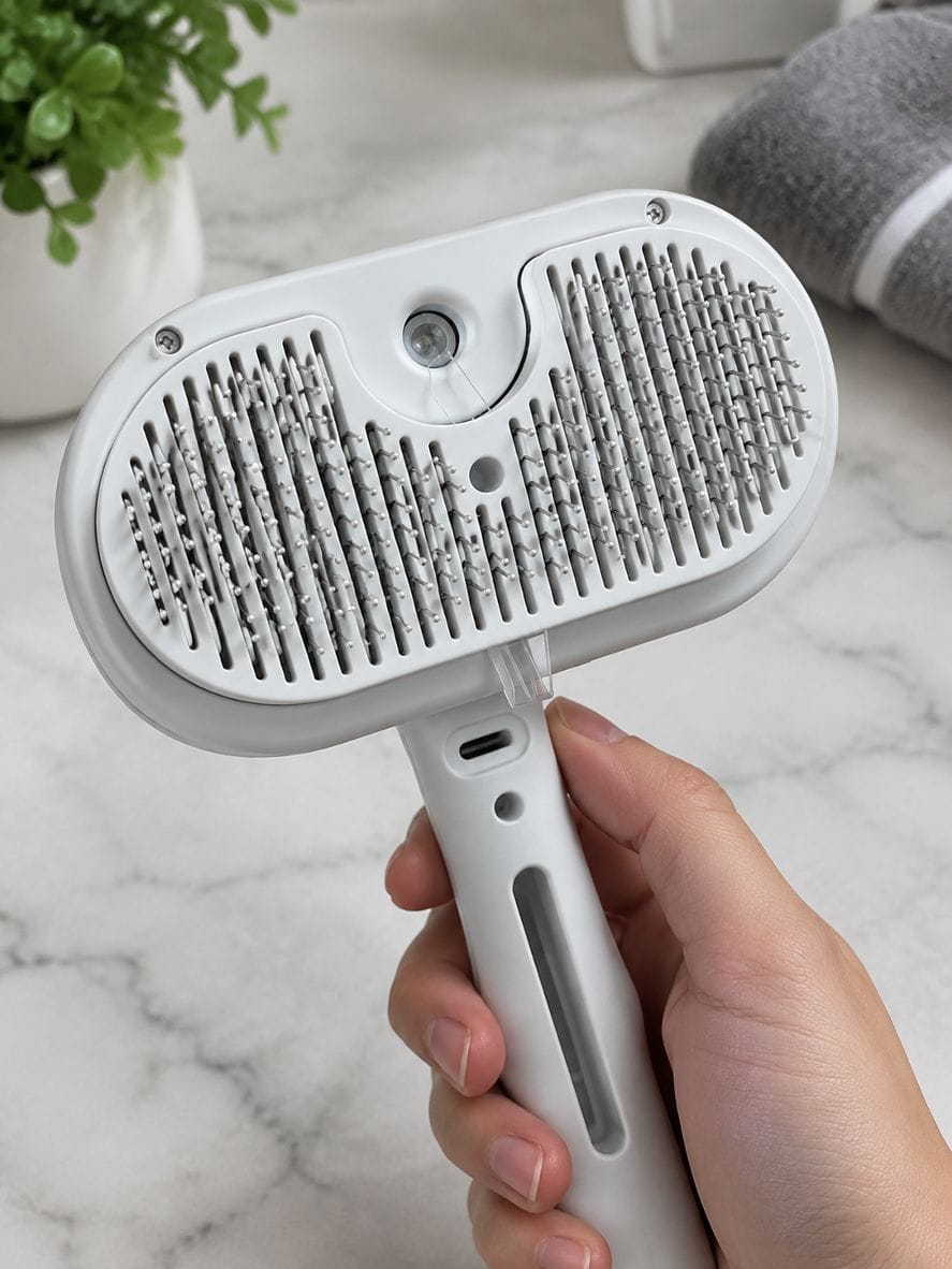 Customer photo review of TheGroomy™ Remover Brush + Cleasing Mist Set