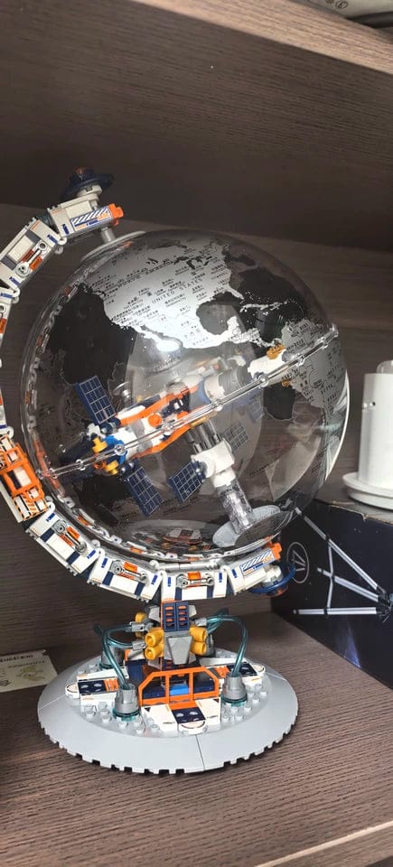 Customer photo review of Breaking Dawn Globe DIY Puzzle Assembling Toys Boys Gift Building Blocks Sets