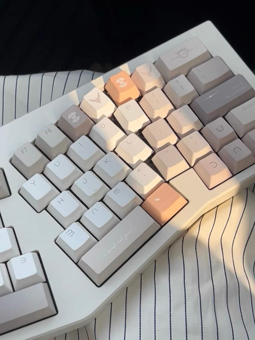 Customer photo review of Dune Keycaps | 142-Key Thick PBT Keycap Set