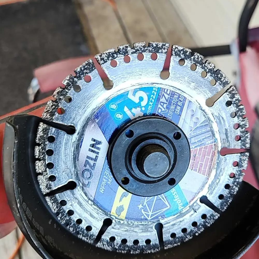 Customer photo review of LOZLIN 4.5" Multi-Material Cutting Disc for Angle Grinders – Dry Cutting for Concrete, Metal, Tile, PVC & Cast Iron