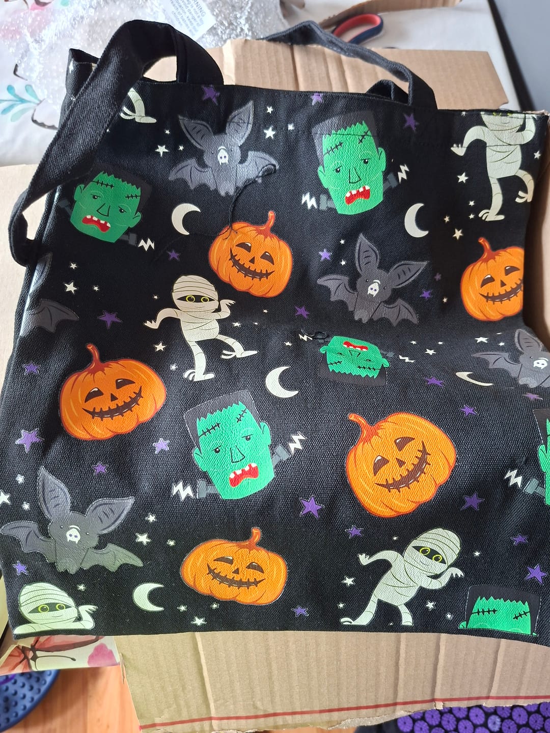Customer photo review of Halloween Stofftasche „Monster-Party“ – Witchy Tragetasche mit Kürbis & Fledermaus Motiv