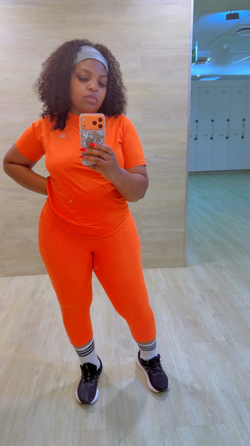 Customer photo review of Active T-Shirt & 7/8 Butt-Lifting Leggings Set
