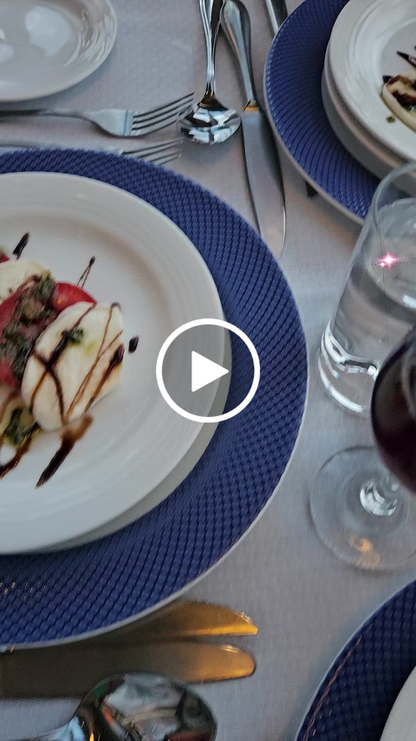 Customer video review of Menú Golden