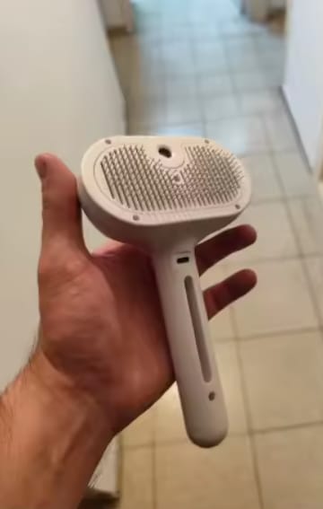 Customer photo review of TheGroomy™ Remover Brush + Cleasing Mist Set