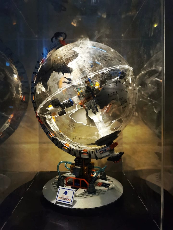 Customer photo review of Breaking Dawn Globe DIY Puzzle Assembling Toys Boys Gift Building Blocks Sets