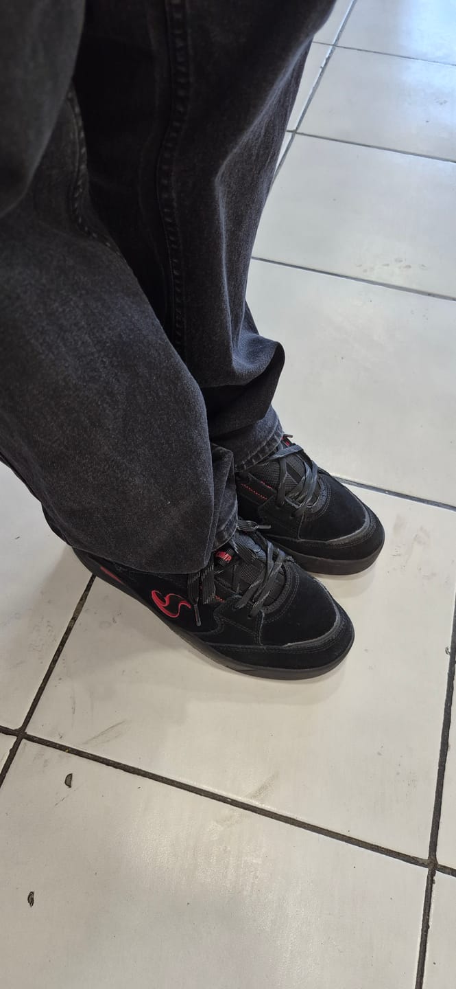 Customer photo review of Zapatillas DVS Slot Unisex Negro