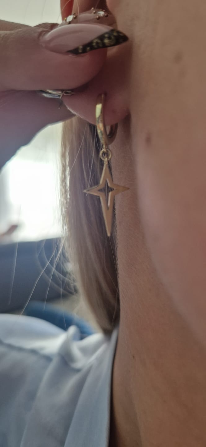 Customer photo review of Boucles d'Oreilles Croix Épée