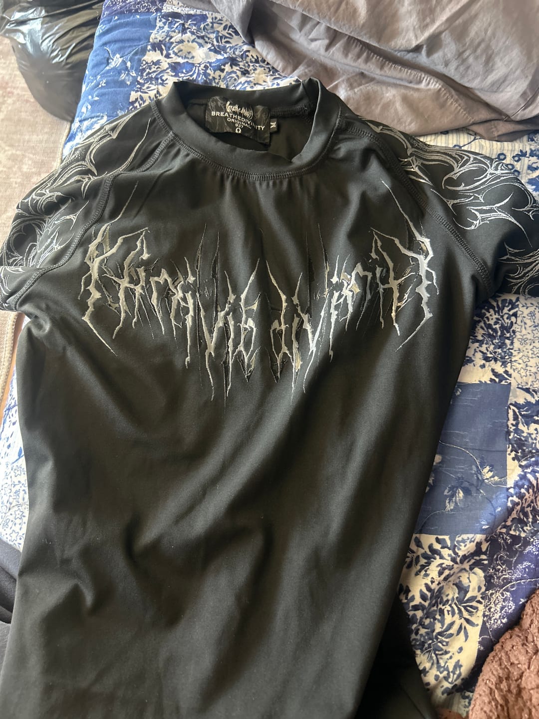 Customer photo review of Void Tech™ Venom Texture shortsleeve Compression [VOID BLACK]
