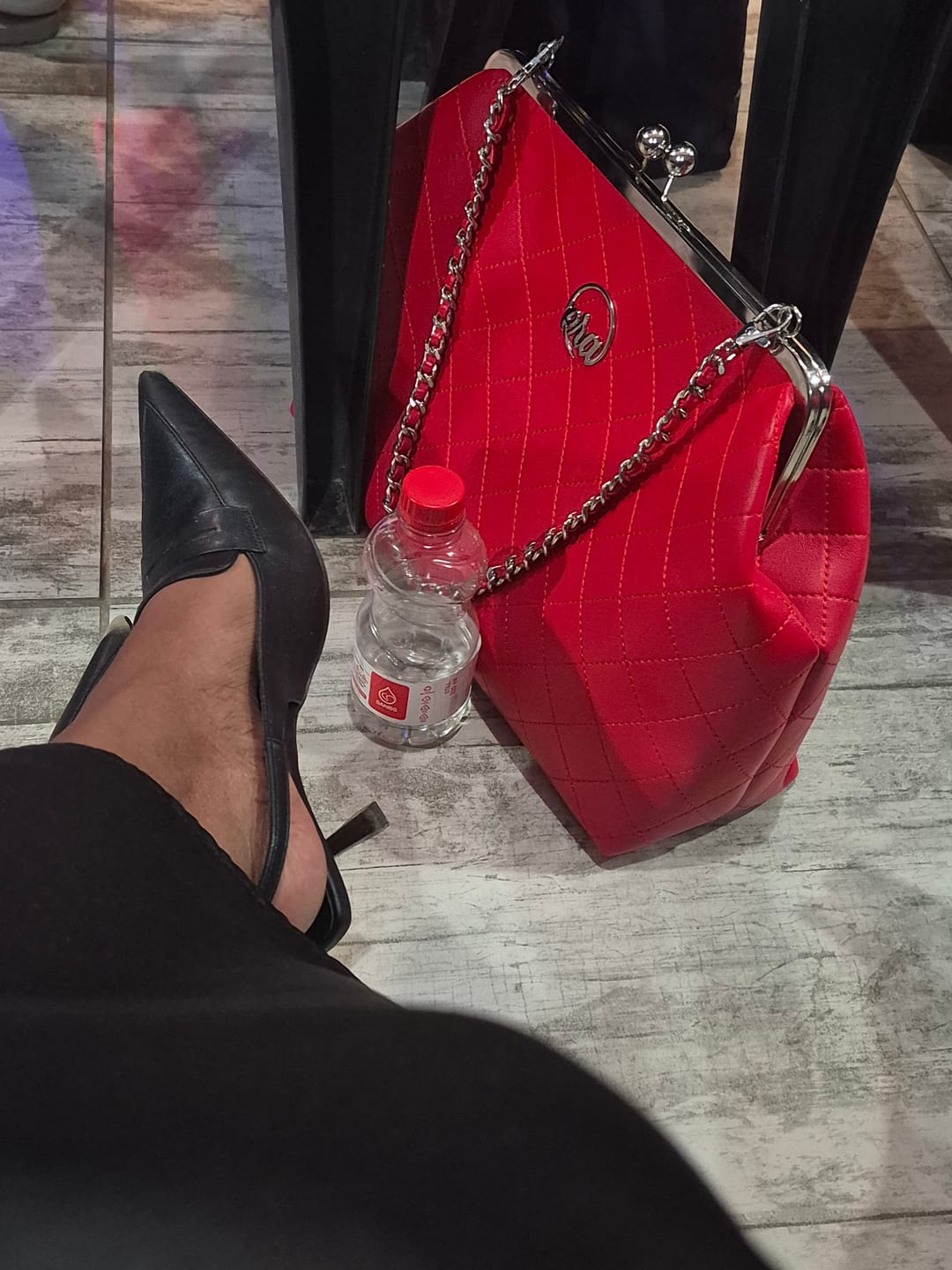 Customer photo review of ERA Oversized Kisslock Chain Bag – Red