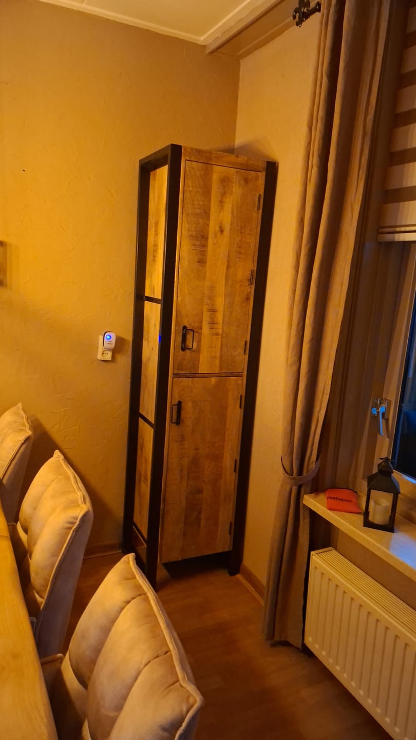 Customer photo review of Smalle hoge kast Britt Mangohout Staal 50x40x200cm
