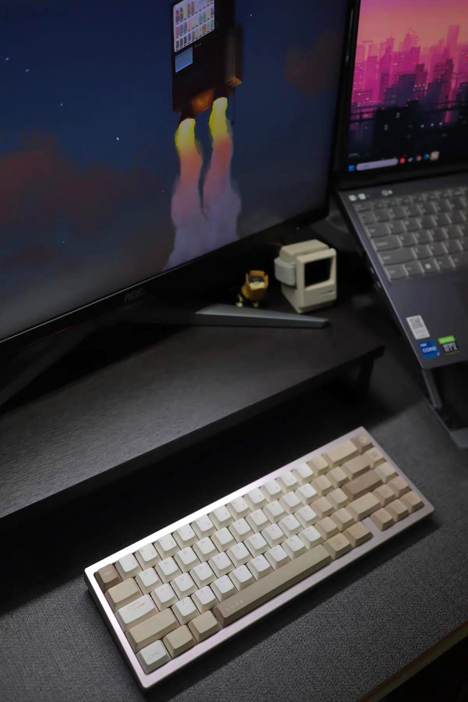 Customer photo review of Dune Keycaps | 142-Key Thick PBT Keycap Set