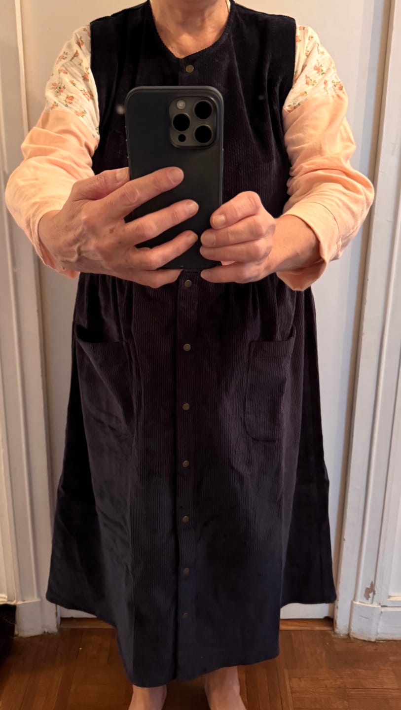 Customer photo review of Robe Pauline — Velours côtelé marine