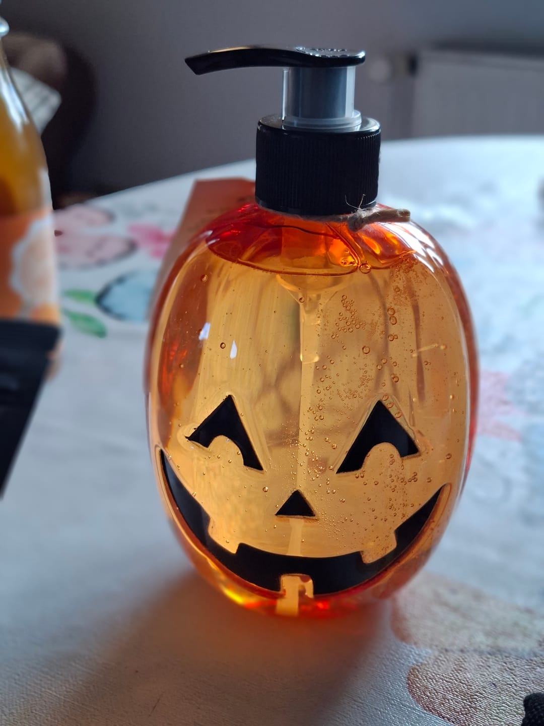 Customer photo review of Halloween Handseife im Figurenspender Pumpkin Spice Duft
