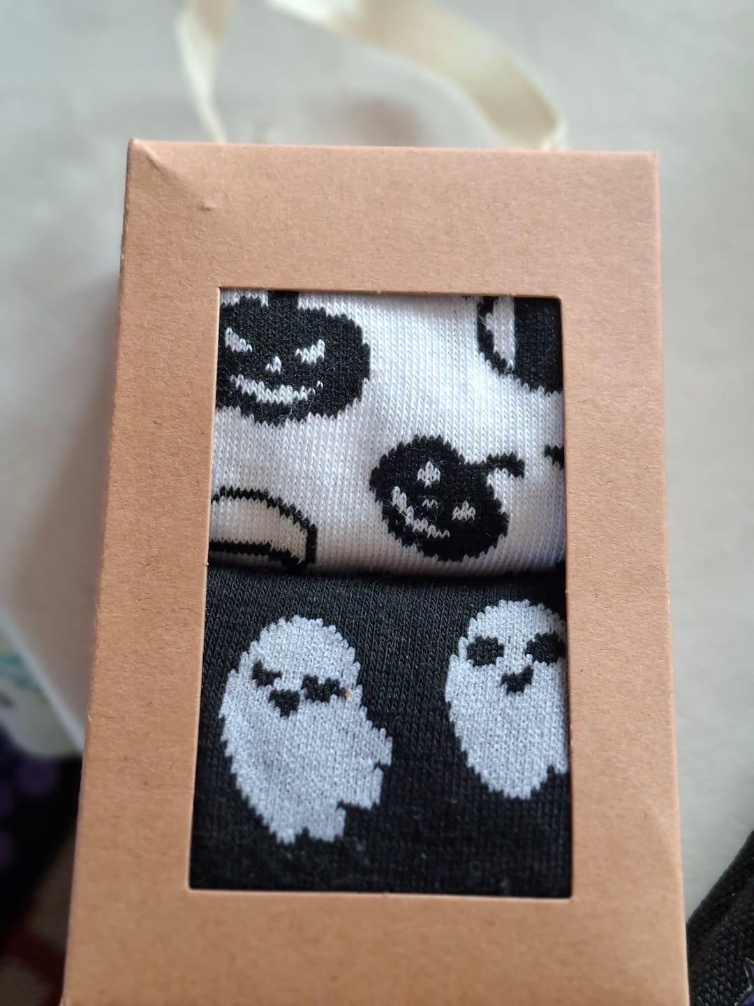 Customer photo review of Halloween Socken mit spukigem Geistermotiv