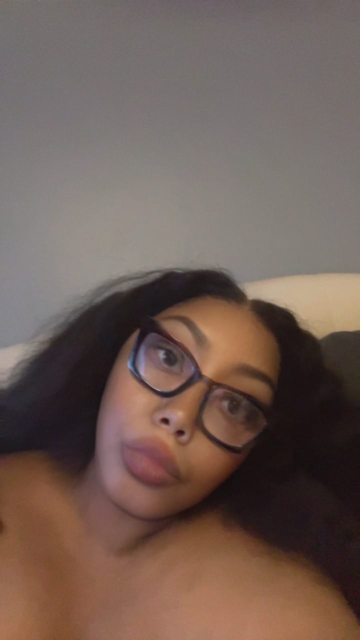 Customer photo review of Wavymy Pre-Styled Butterfly Cut Layer Yaki Straight Natural Wave Wig Beginner Friendly Wig Human Hair Wig 250% Density
