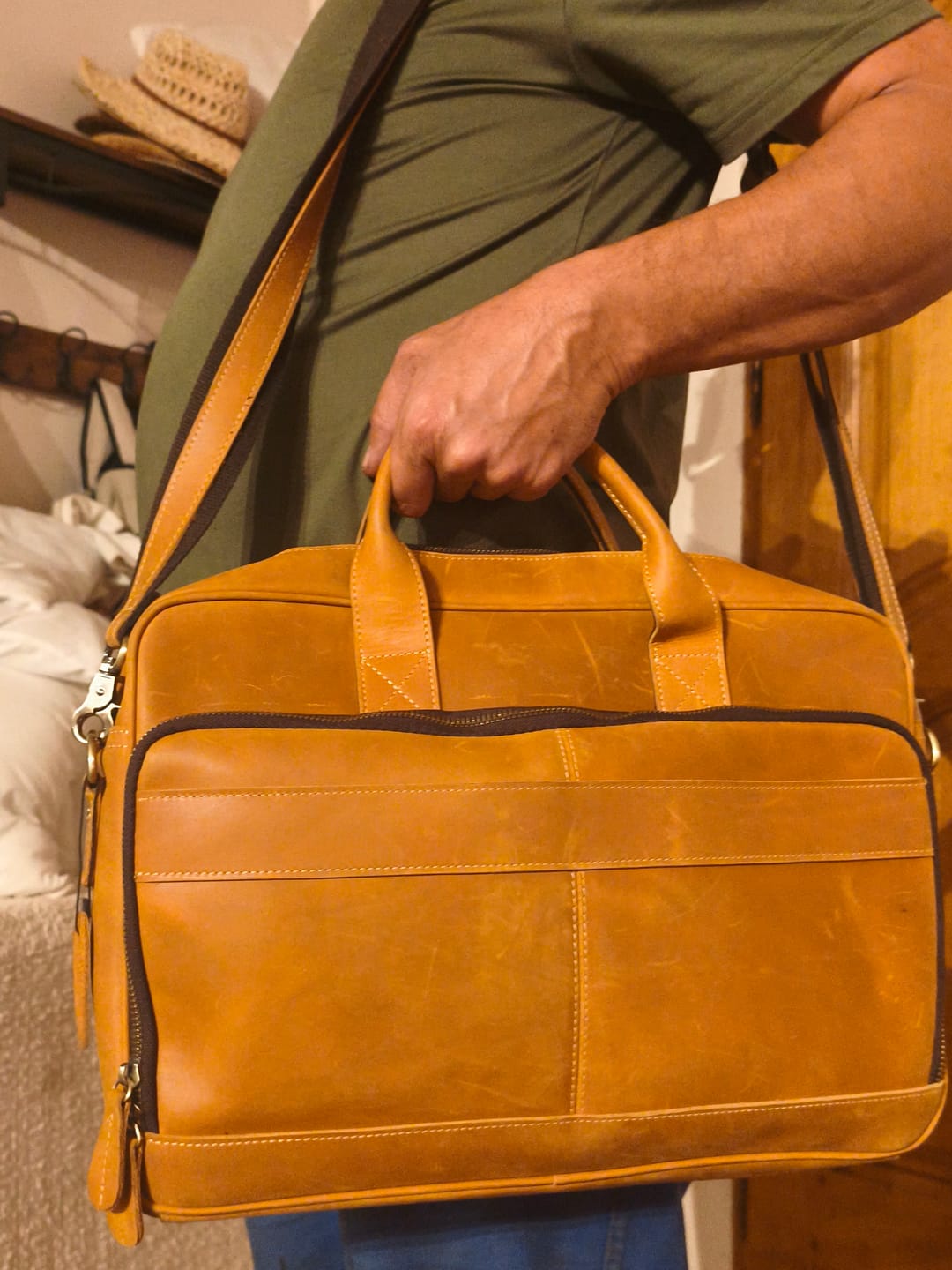 Customer photo review of Sacoche Ordi Cuir Homme
