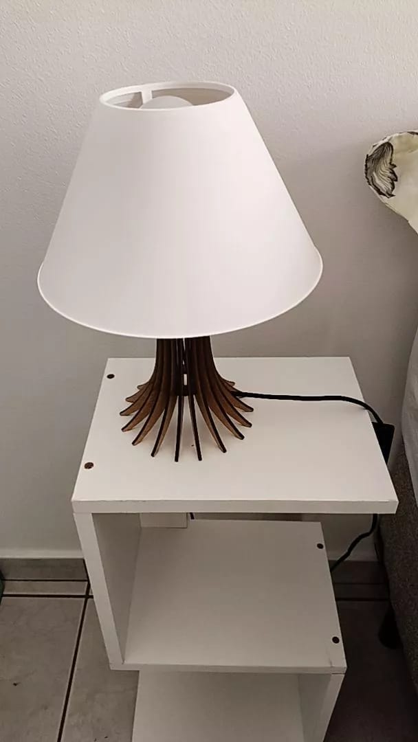 Customer photo review of Abajur de Mesa Moderno para Quarto e Sala com Base em MDF