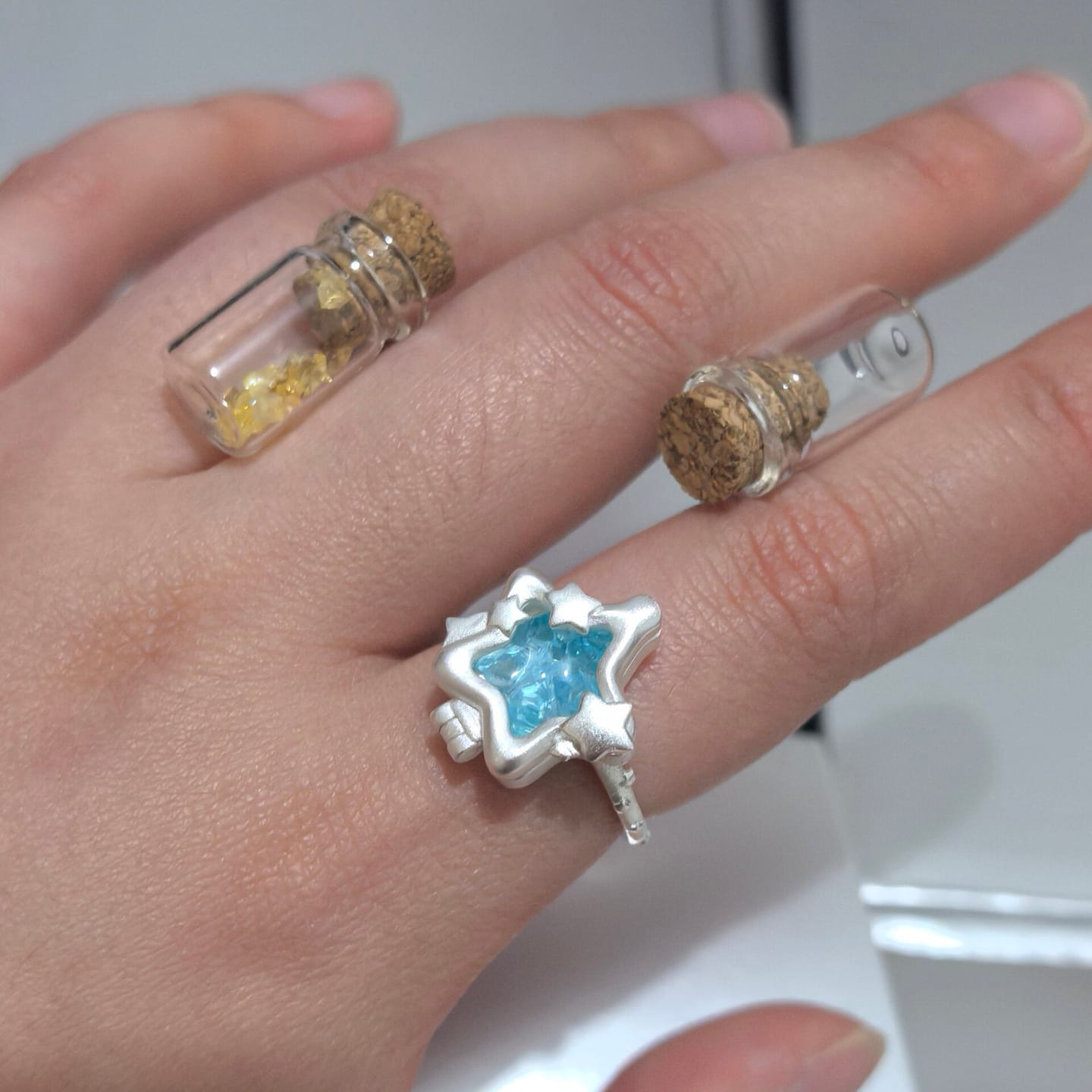 Customer photo review of "WISHING STAR" Rhodium Plated Star Flip Ring, Adjustable Zirconia Ring