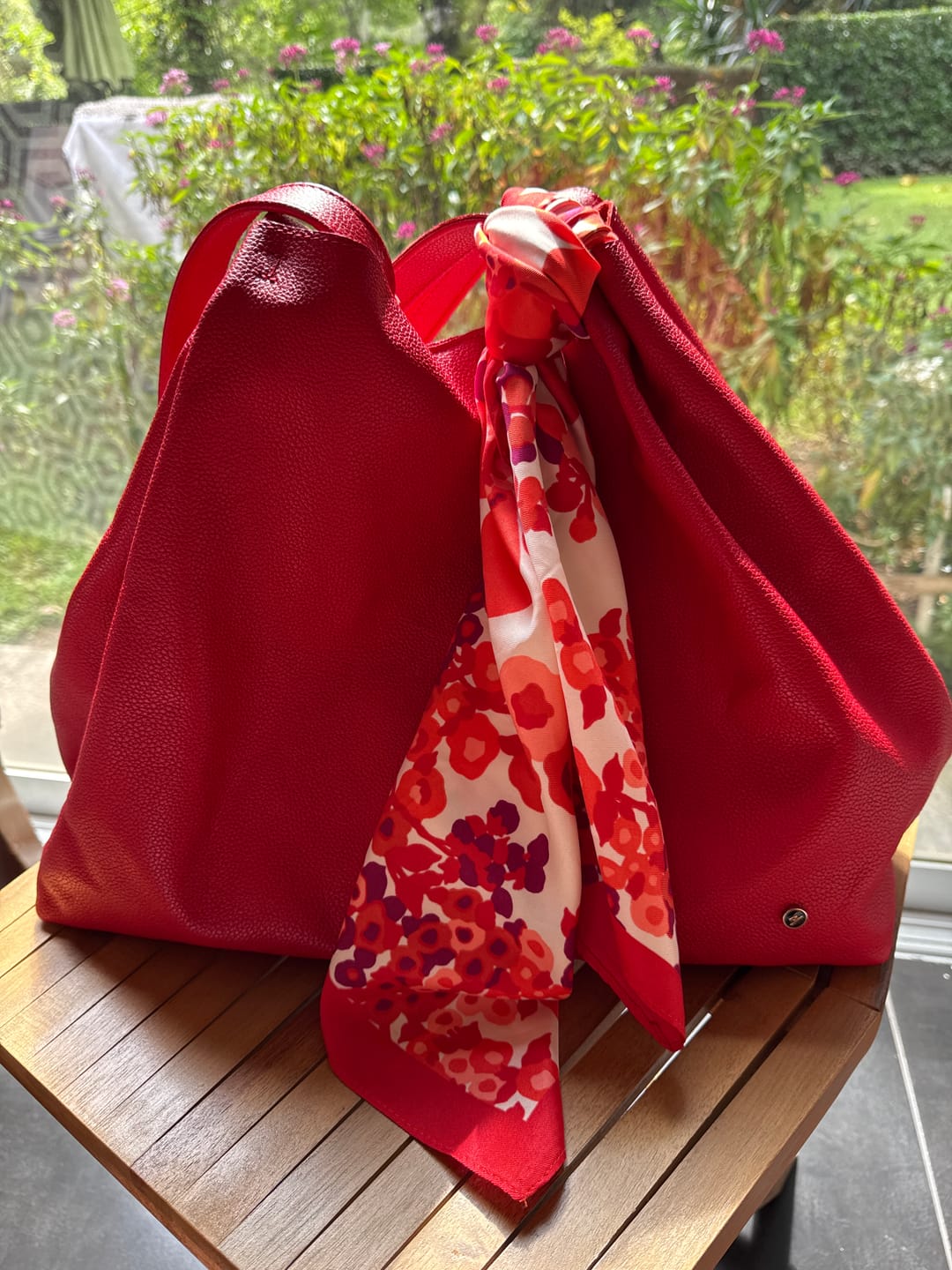 Customer photo review of Bolso Oversized Tote Bag mod Bulgaria *Rojo*